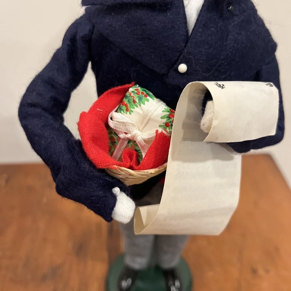 1990 BYERS CHOICE CHRISTMAS CAROLER Black Hair Man Holding Basket With Gifts